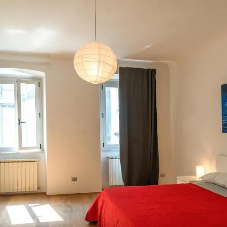 Hadithi Trieste, Tra Le Rive E Piazza Unita Daire