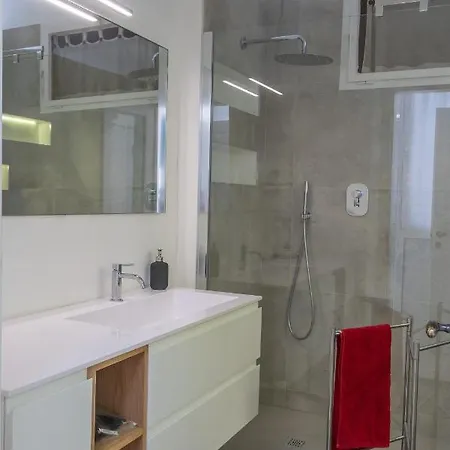 Daire Hadithi Trieste, Tra Le Rive E Piazza Unita *