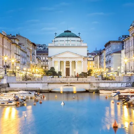 Apartamento Hadithi Trieste, Tra Le Rive E Piazza Unita *