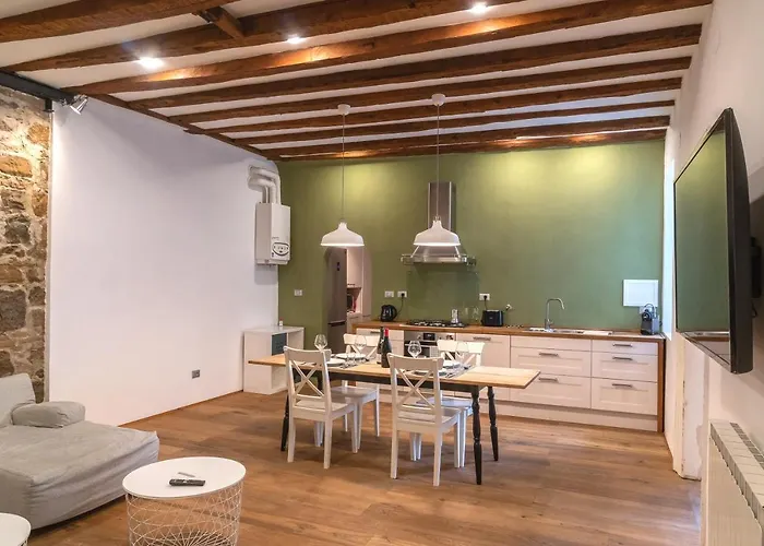 Daire Hadithi Trieste, Tra Le Rive E Piazza Unita Trieste