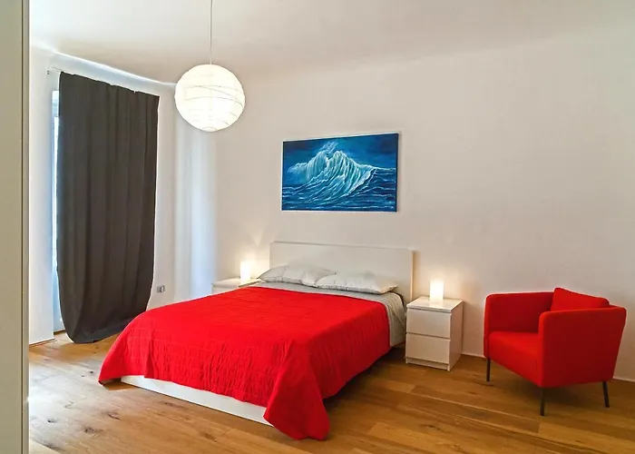 Hadithi Trieste, Tra Le Rive E Piazza Unita