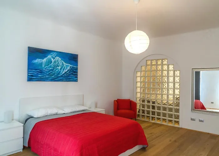 Hadithi Trieste, Tra Le Rive E Piazza Unita Daire