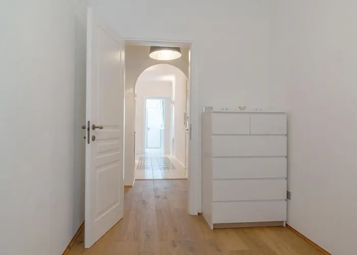 Hadithi Trieste, Tra Le Rive E Piazza Unita Daire