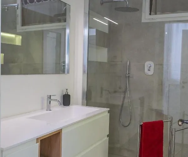 Daire Hadithi Trieste, Tra Le Rive E Piazza Unita *